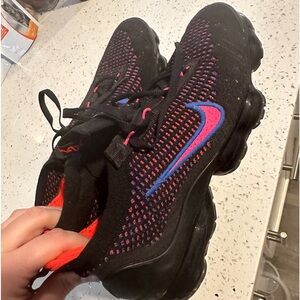 Like brand new, only used 2 times. They do not fit me that's why i am selling .